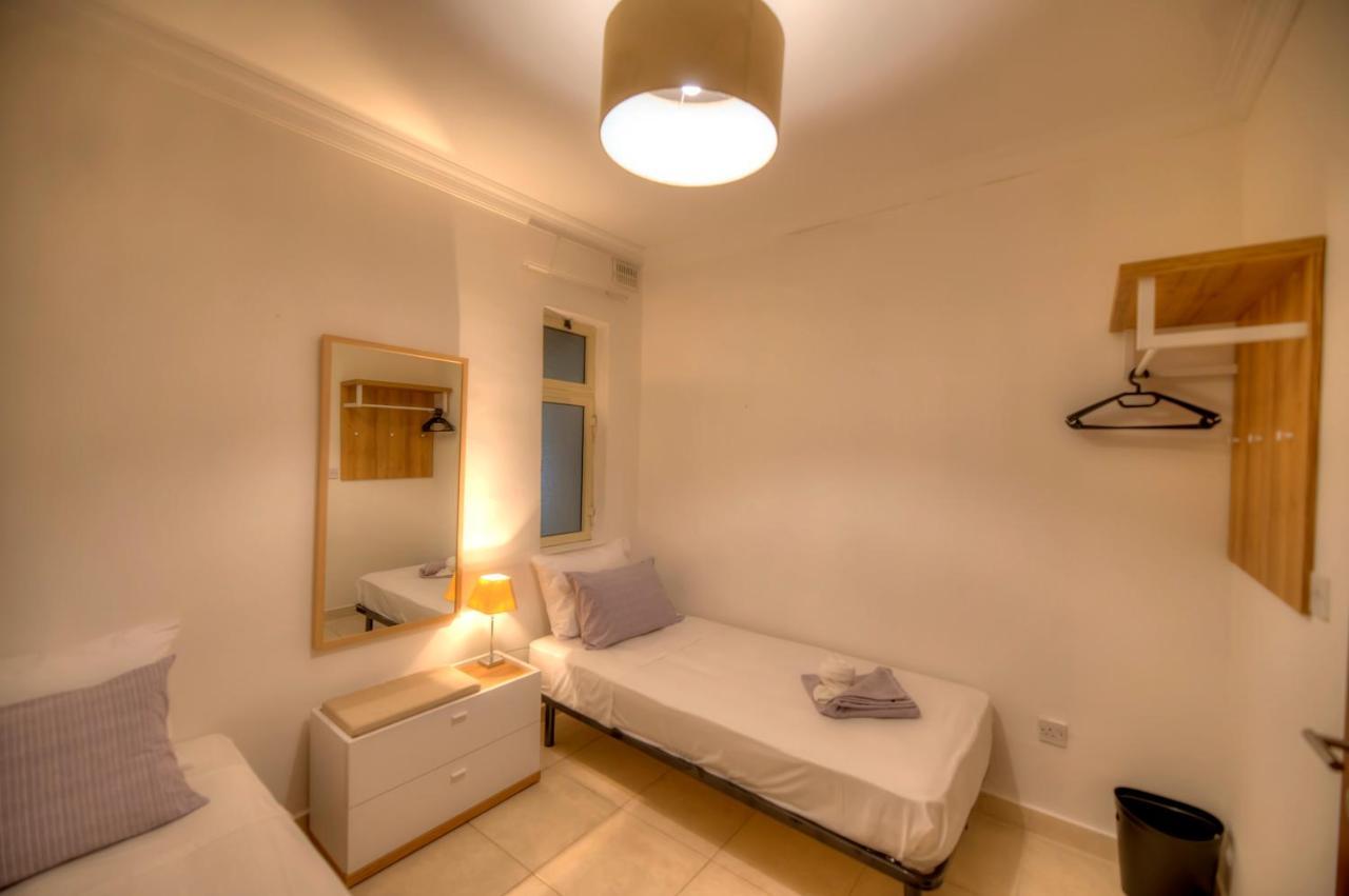 Apartment Large Seafront 3 Bedroom In The Heart Of - Mmai1-2