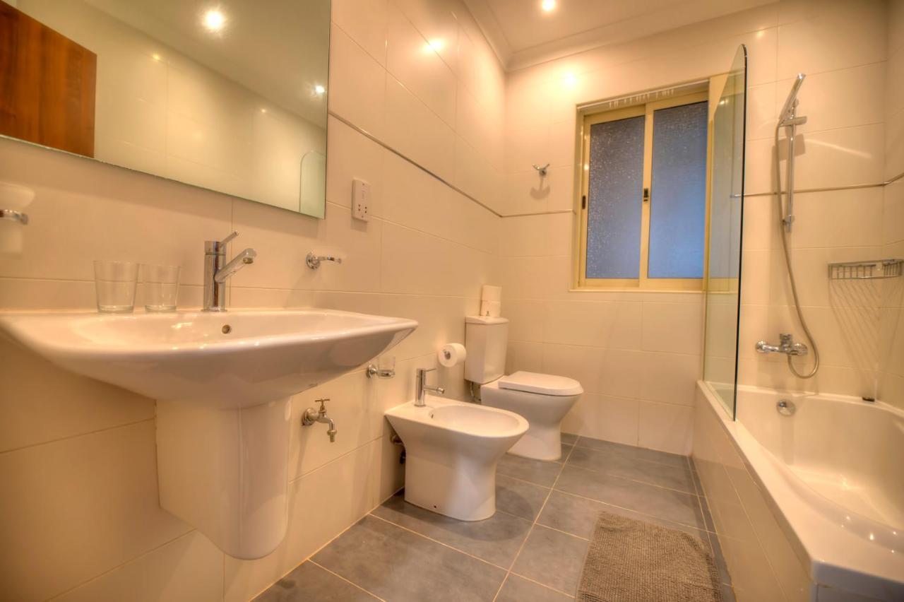Large Seafront 3 Bedroom In The Heart Of - Mmai1-2 *